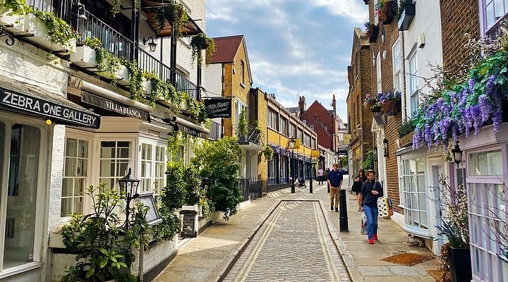 Hampstead Heath village atmosphere and luxury homes